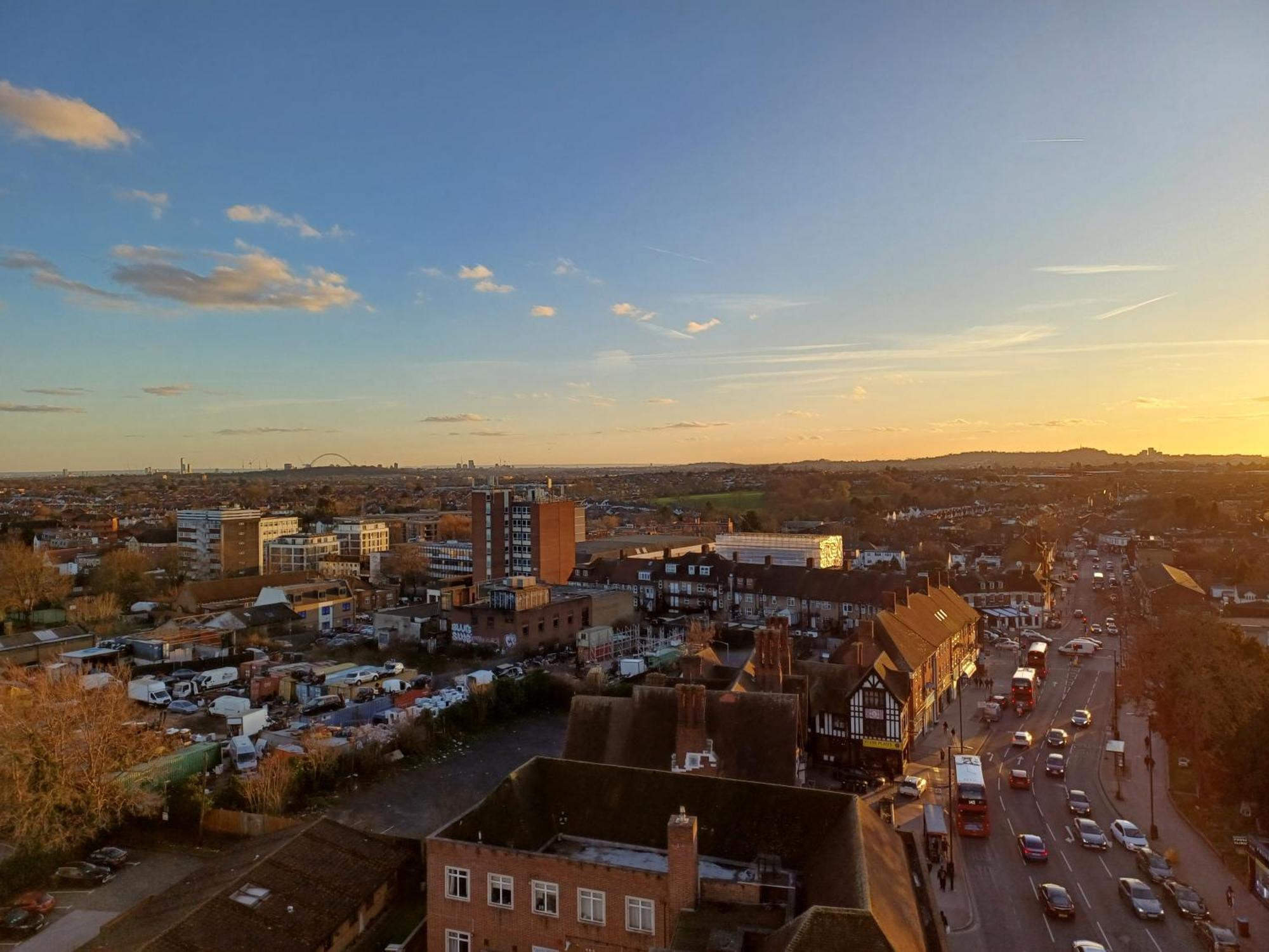 Luxury Apartment With Stunning Views On 10Th Floor Edgware Zewnętrze zdjęcie